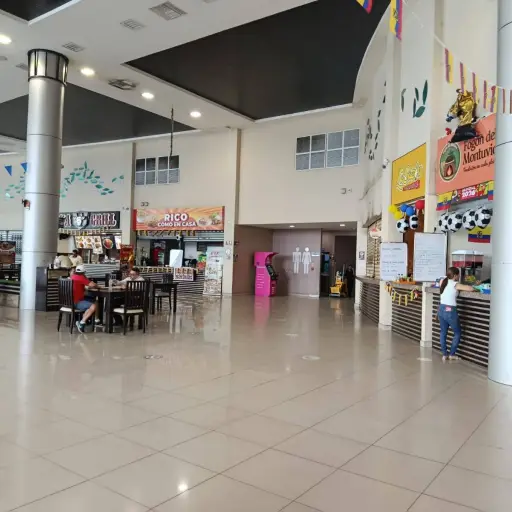 Terminal Terrestre de Manta: entre la falta de mantenimiento y locales vacíos