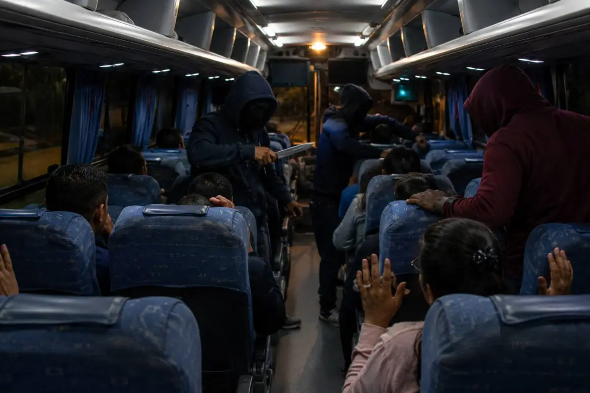 Bus interprovincial fue asaltado por tres sujetos armados en la vía Santo Domingo - La Concordia