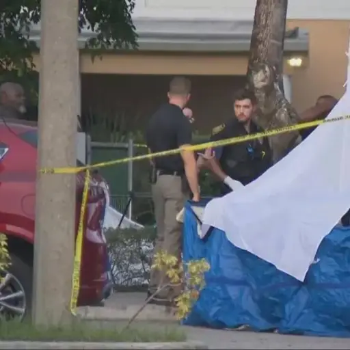 Un bebé de 18 meses fue encontrado sin vida en un automóvil cerca de una guardería en Florida