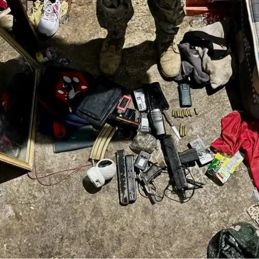 Decomisan subametralladora, municiones y droga en operativo militar en El Oro
