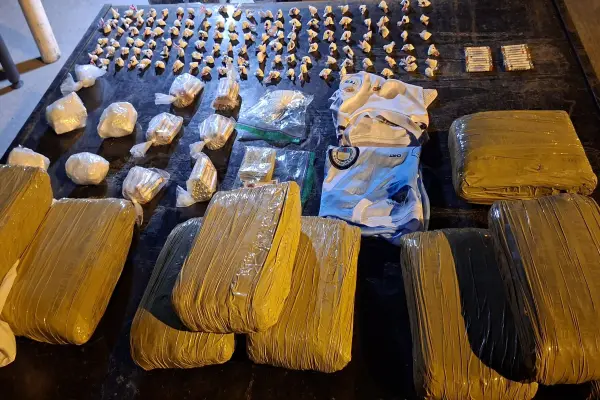 Parte de la droga incautada durante el operativo policial. ,Cortesía