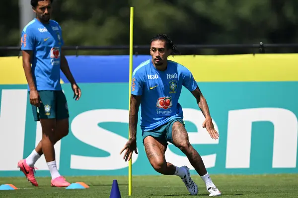 Raphinha calienta durante una sesión de entrenamiento en las instalaciones de entrenamiento de Columbia Park en Morristown, Nueva Jersey, el 3 de julio de 2026, antes del partido de octavos de final del Mundial de 2026. ,MAURO PIMENTEL / AFP