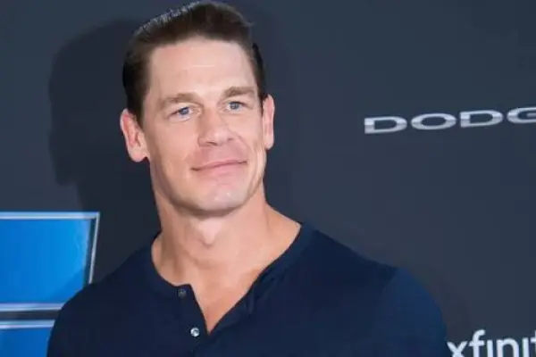 John Cena mostró su cabeza completamente rapada como parte de la segunda etapa del tratamiento de trasplante capilar que inició en 2024. ,Web 