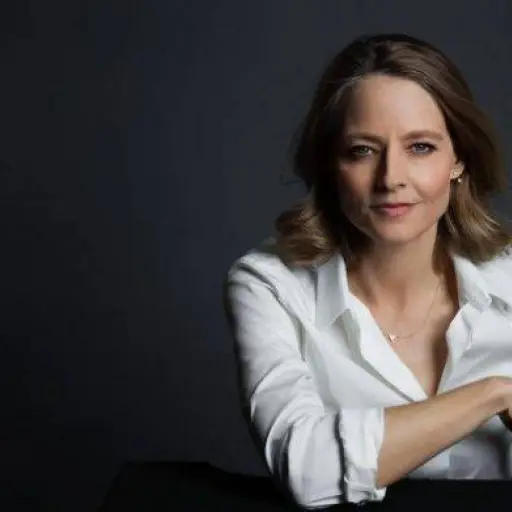 “Parece escrita por una computadora”: Jodie Foster enciende el debate al asegurar que ‘F1’ parece una película hecha con IA