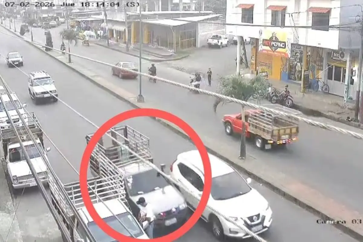 El accidente quedó grabado en videos de las cámaras de seguridad del sector., Cortesía