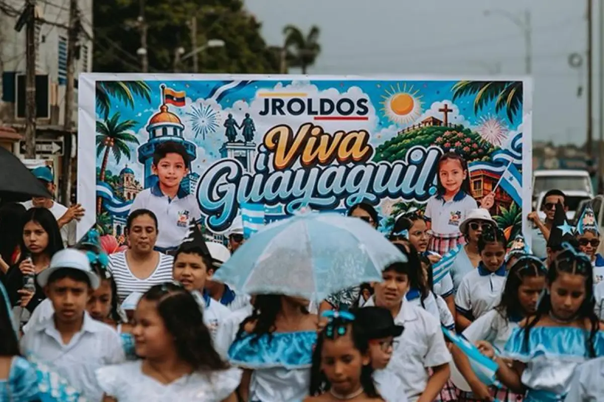 Música, bandas y coreografías marcaron el desfile estudiantil que celebró las fiestas julianas