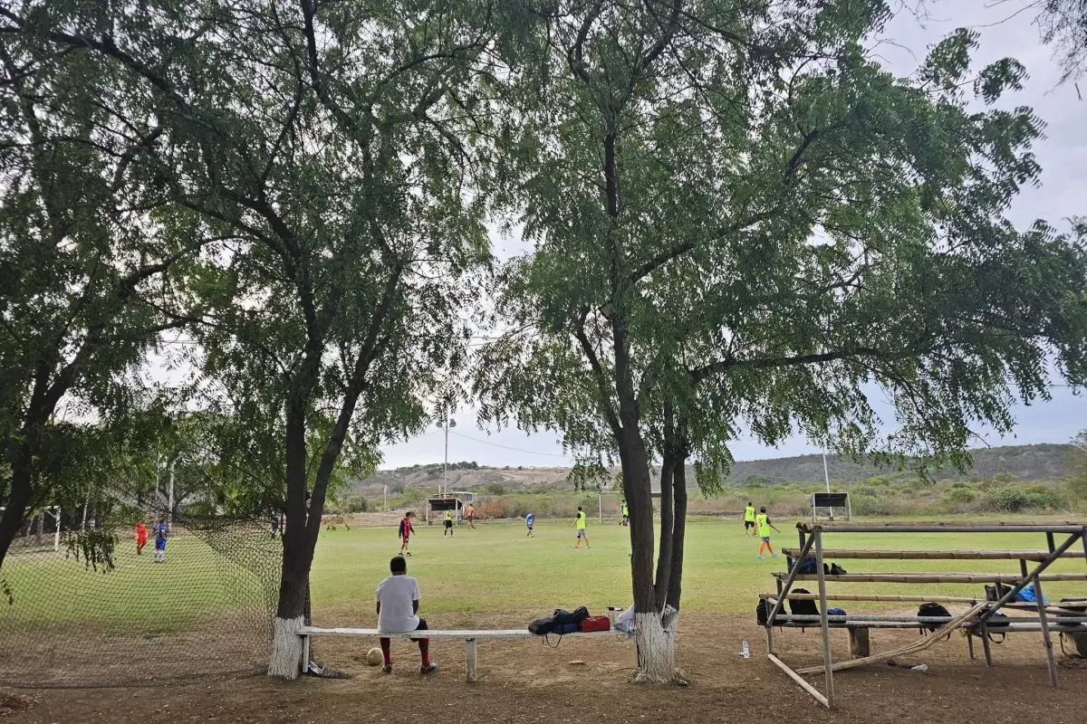 San Juan de Manta pasó de ser una zona productora de carbón a un polo de canchas y semilleros deportivos., El Diario