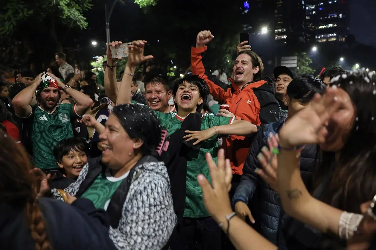 Actos violentos se han registrado en los festejos de los hinchas mexicanos. 