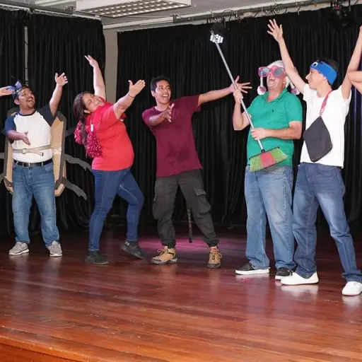 Más de 20 participantes culminan taller de teatro con una muestra escénica en Guayaquil