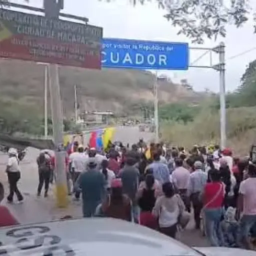 Habitantes de Macará marchan para pedir la reapertura del puente internacional con Perú