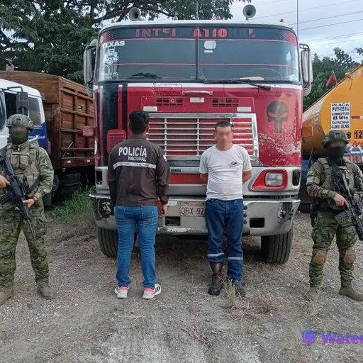 Detienen a un hombre y decomisan tanquero con 6.000 galones de combustible en Guayas