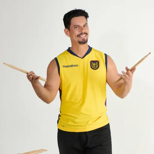 Billy Cueva rompe con el rock y explora una nueva faceta musical con baladas y sonidos pop