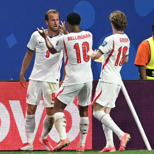 Inglaterra le remonta a una incómoda RD Congo y se mete en octavos de final para medir a México