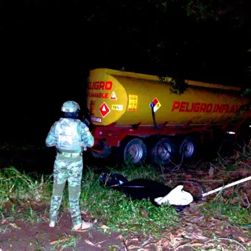 Santo Domingo de los Tsáchilas: Ejército halló tanquero con 4.000 galones de combustible presuntamente robado en Valle Hermoso