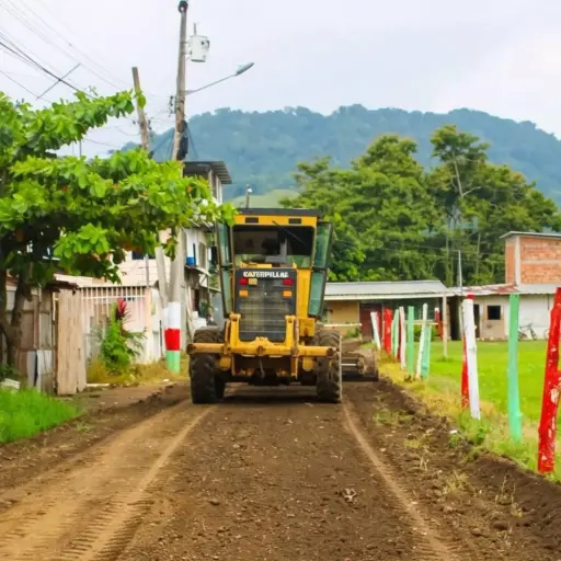 Ejecutan mejoramiento de vías en cuatro barrios de la parroquia Cuaque
