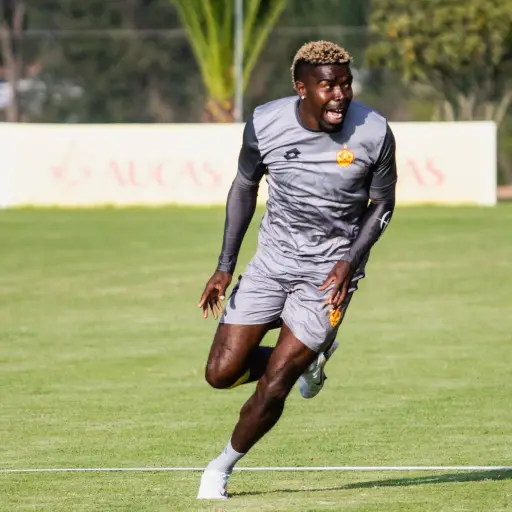 Aucas refuerza su mediocampo con la llegada de Michael Carcelén