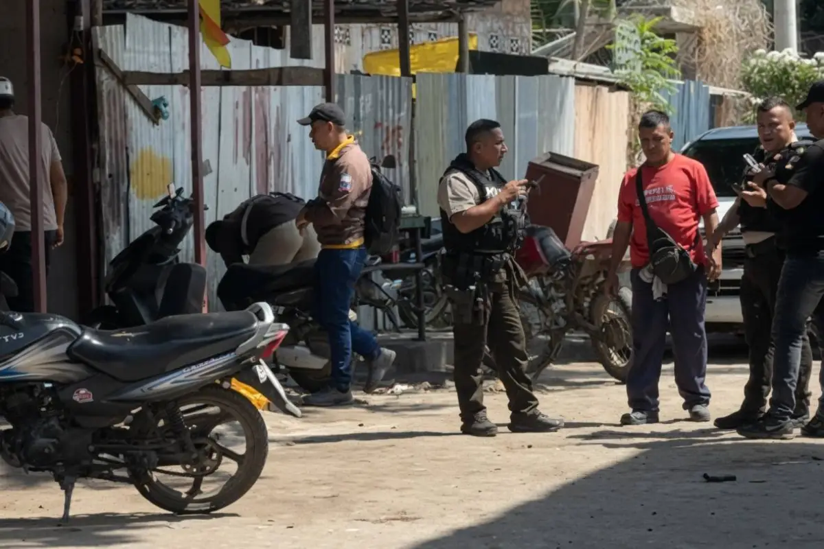 Agentes de la Policía llegaron al lugar de los hechos para iniciar con las respectivas investigaciones., Foto: El Diario