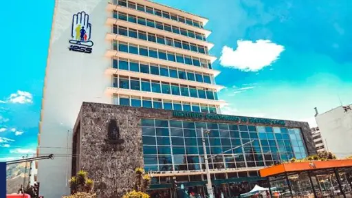 Empleos en Ecuador: IESS abre vacantes con sueldos de más de $1.500, cómo postular