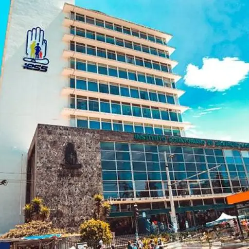 Empleos en Ecuador: IESS abre vacantes con sueldos de más de $1.500, cómo postular