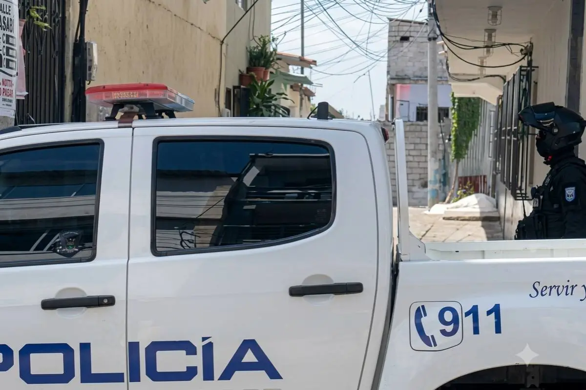 El cuerpo de la víctima quedó sobre la calzada y los vecinos lo taparon con una sábana hasta que llegó la Policía., Foto: El Diario