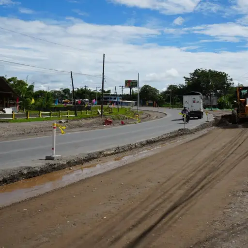 Las lluvias frenan el asfaltado en la vía Alóag-Santo Domingo: hay tres semanas de retraso