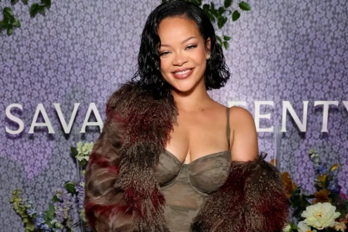 Rihanna abrazó y alentó a una seguidora con cáncer durante un encuentro casual en un supermercado., Redes sociales