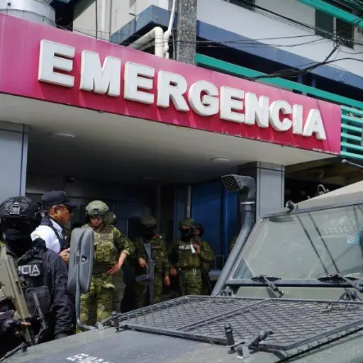 Aquiles Álvarez continúa bajo atención médica mientras su defensa descarta traslado y Alcaldía pide respetar su derecho a la salud