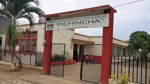 Unidad Educativa Pichincha celebra 111 años con caminata, integración familiar y actividades comunitarias
