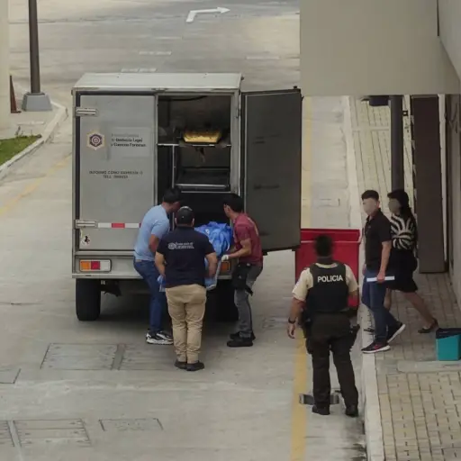Falsos policías simularon un allanamiento y asesinaron a un colombiano en Manta
