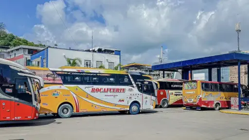 Usuarios de la Terminal de Portoviejo alertan diferencias tarifarias en pasajes de buses intraprovinciales
