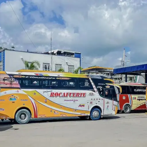 Usuarios de la Terminal de Portoviejo alertan diferencias tarifarias en pasajes de buses intraprovinciales