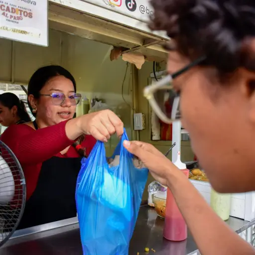 De arquitecta a vendedora de comidas: el drama del desempleo profesional en Portoviejo