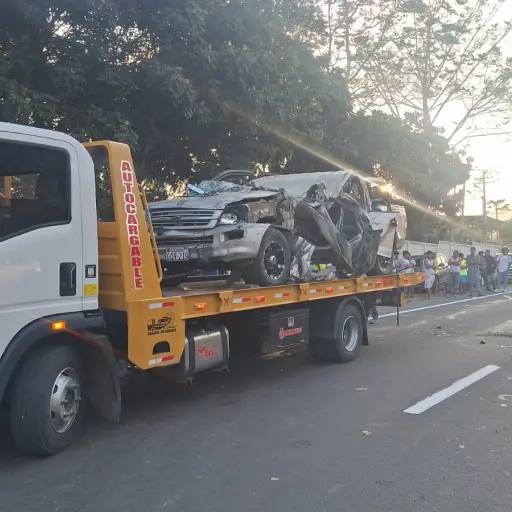 Un fallecido tras choque entre dos camionetas en la vía Portoviejo-Montecristi