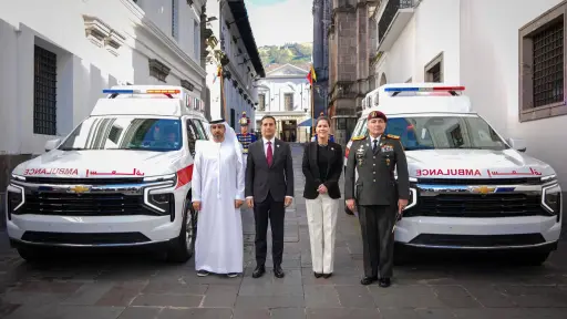 Ecuador recibe ambulancias y equipo de rayos X de Emiratos Árabes Unidos