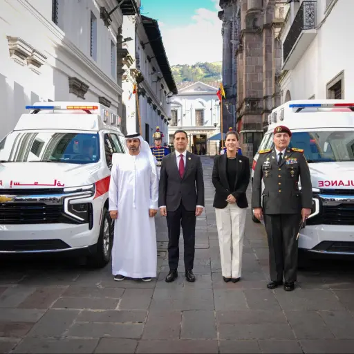 Ecuador recibe ambulancias y equipo de rayos X de Emiratos Árabes Unidos