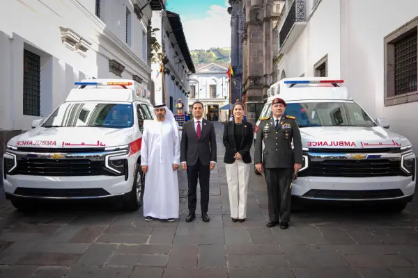 Ecuador recibe ambulancias de Emiratos Árabes Unidos