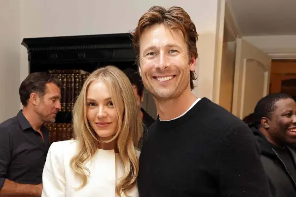 Glen Powell y Michelle Randolph oficializaron su relación en redes sociales.  ,Web