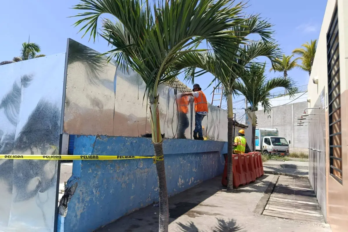 Autoridad Portuaria interviene cinco locales abandonados en el Malecón Escénico de Playa El Murciélago., El Diario