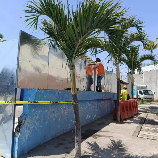 Portuaria invierte cerca de 5.000 dólares en el cierre de locales deteriorados en Playa El Murciélago