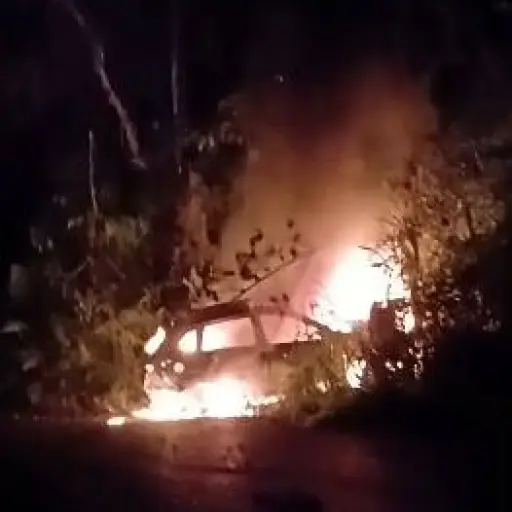 San Miguel de Los Bancos: hallan cuerpo calcinado dentro de la cajuela de un vehículo incendiado