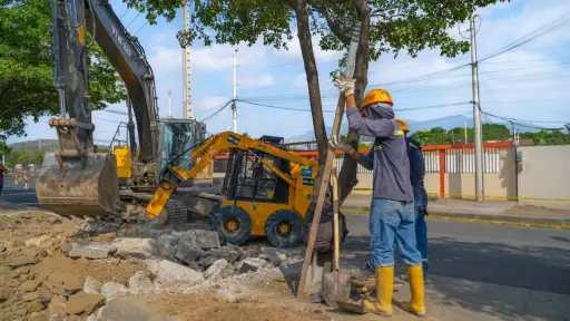 Obra en el paso lateral Manabí Guillén, avanza con el cierre parcial de la vía
