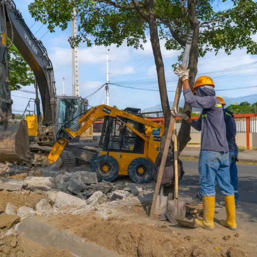 Obra en el paso lateral Manabí Guillén, avanza con el cierre parcial de la vía