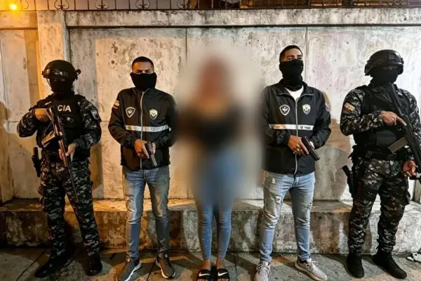 Santo Domingo aprehenden a una mujer por presunto tráfico de drogas en el barrio Zaracay