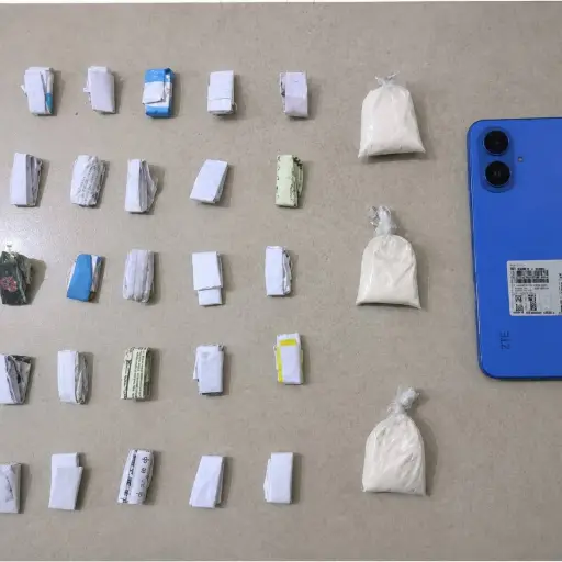 Detuvieron a dos hombres con droga en Montecristi: Uno fue liberado y el otro vinculado al delito