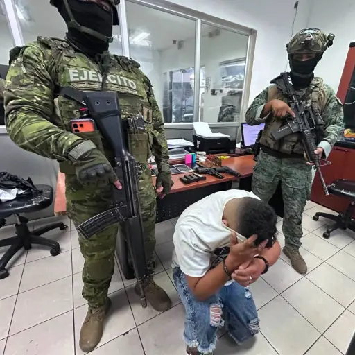 Capturan a líder delictivo e incautan armas