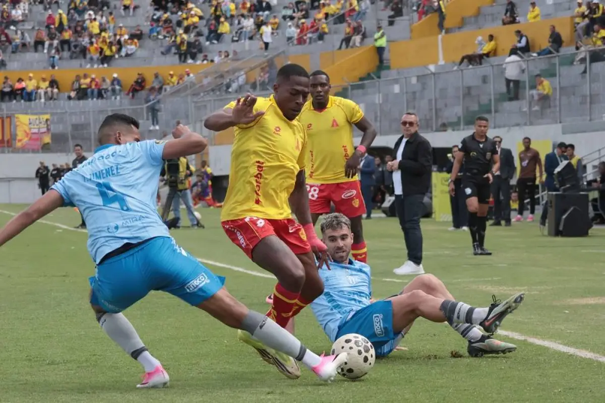 El partido entre Aucas y Macará se disputó en el estadio Gonzalo Pozo Ripalda, ubicado en el sur de Quito., Foto: Agencia Apifoto