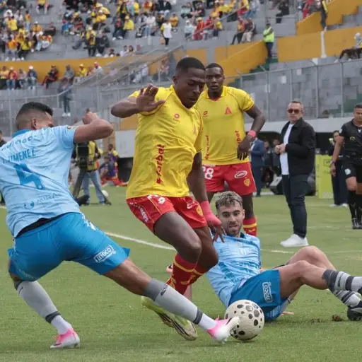 Macará golea 4-1 a Aucas en el Gonzalo Pozo Ripalda y escala al tercer lugar de la Liga Ecuabet