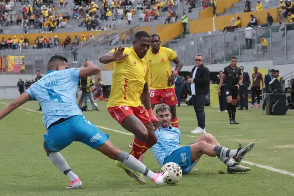 El partido entre Aucas y Macará se disputó en el estadio Gonzalo Pozo Ripalda, ubicado en el sur de Quito. ,Foto: Agencia Apifoto