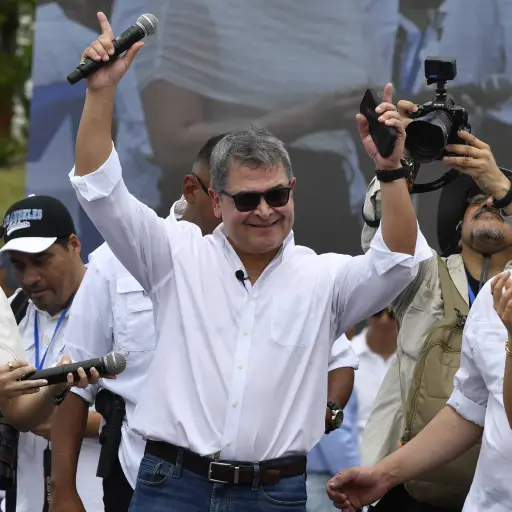 Expresidente Hernández vuelve a Honduras agradecido con Trump por indultarlo de narcotráfico