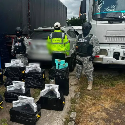 Controles aduaneros permiten la aprehensión de 116.800 cigarrillos de contrabando en Quito